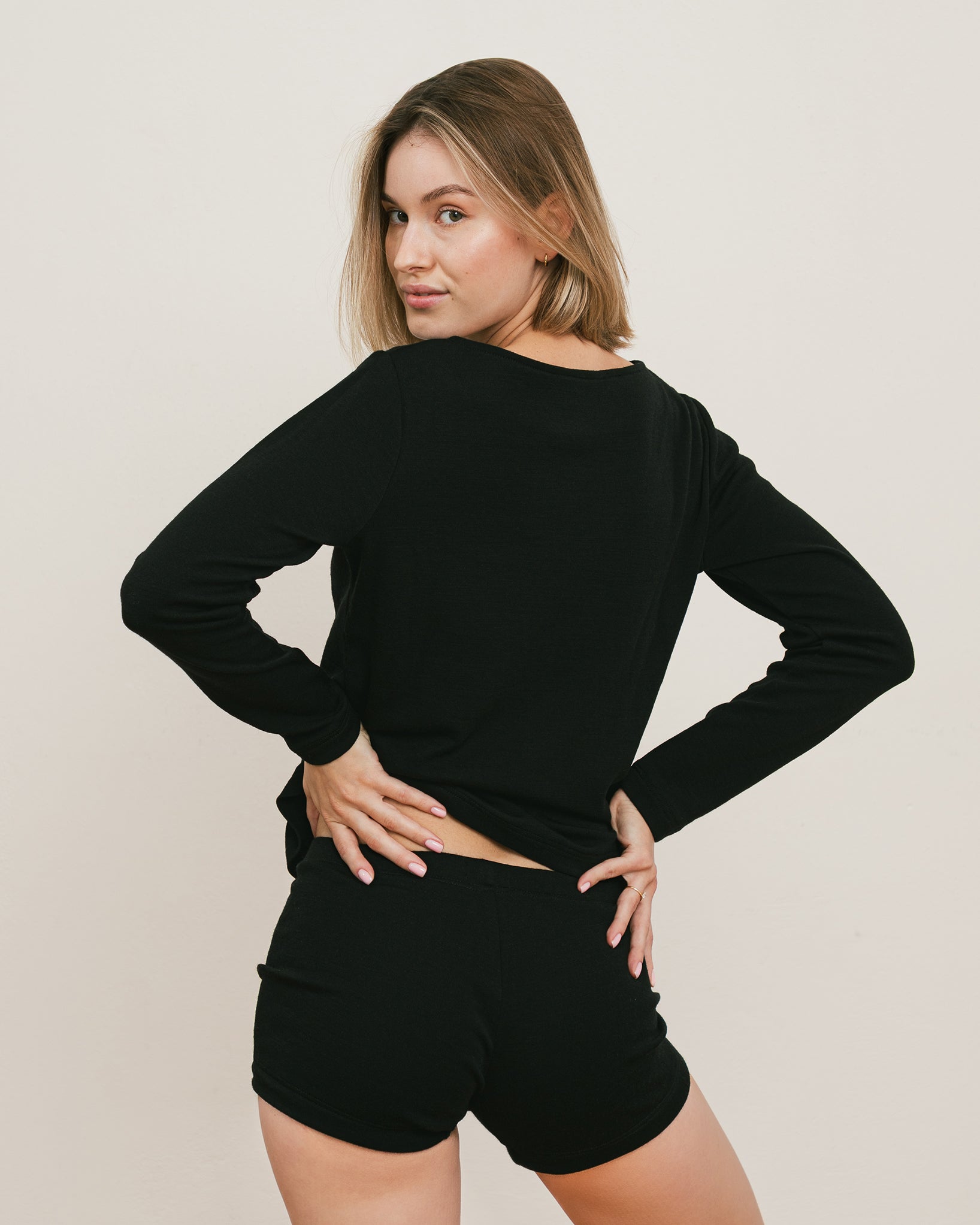 Bluzka LAJLA – czarna - 100% merino