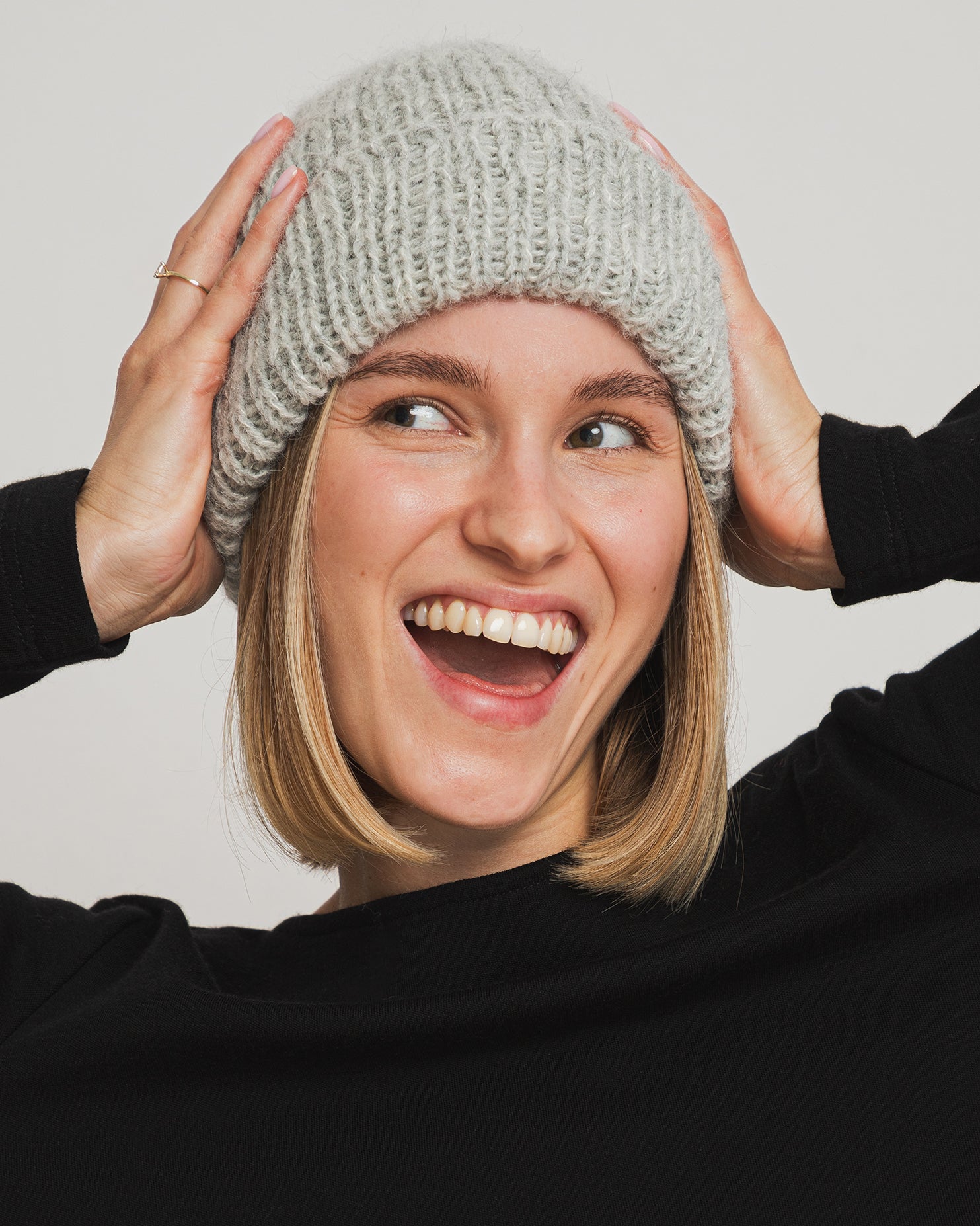 Czapka DARLA - Szara