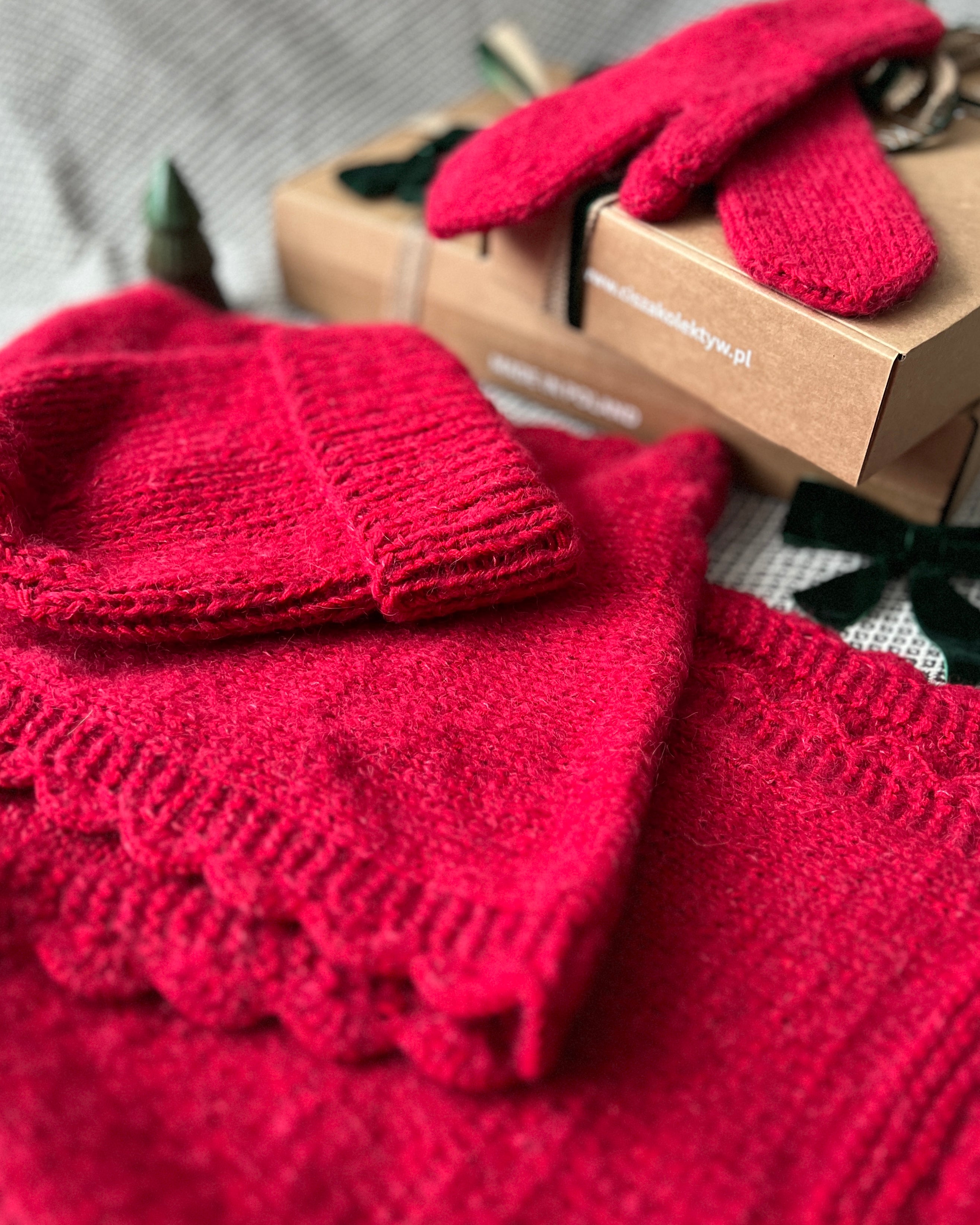 Czapka DEBRA - Czerwona